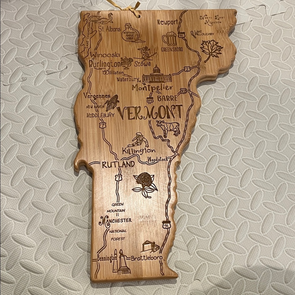 Vermont State Shaped Bamboo Cutting Board